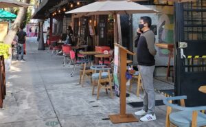 Sidewalk cafes, Roma Norte