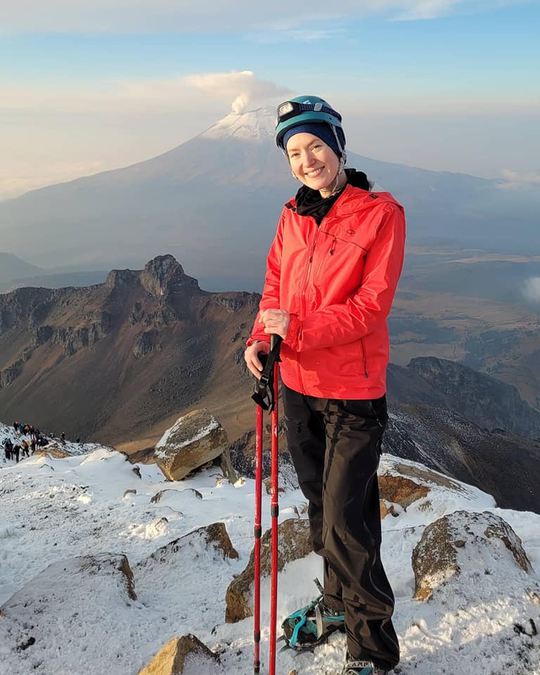 Mimsie Ladner hikes Iztaccihuatl